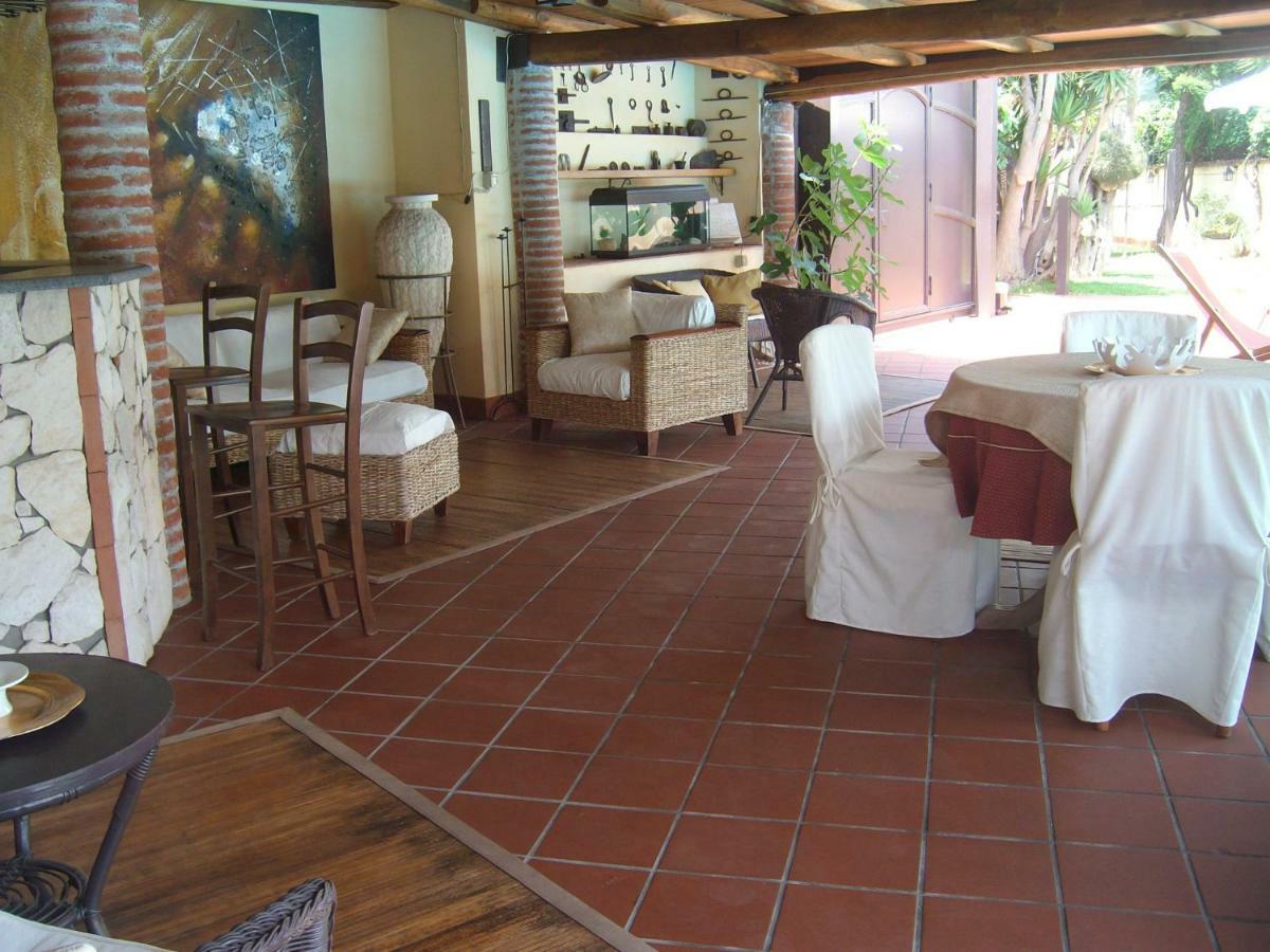 Villa Singola -Sole-Luna-Casavilladusoleil อาชิเรอาเล ภายนอก รูปภาพ