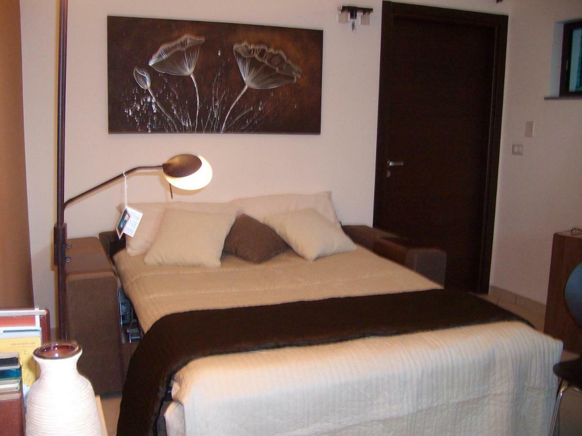 Villa Singola -Sole-Luna-Casavilladusoleil อาชิเรอาเล ภายนอก รูปภาพ